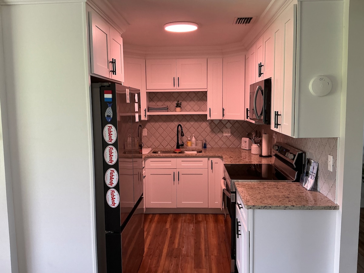 Full kitchen