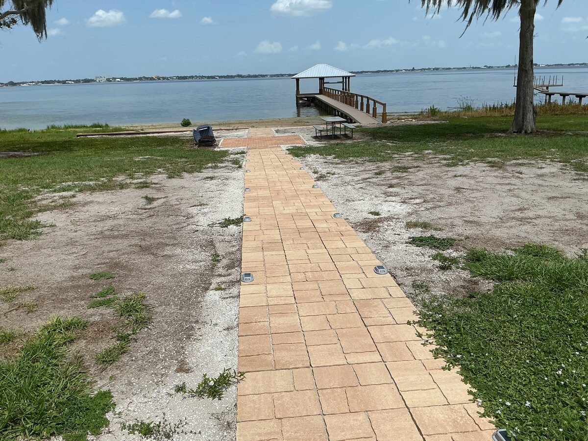 Lake Jackson waterfront in Sebring
