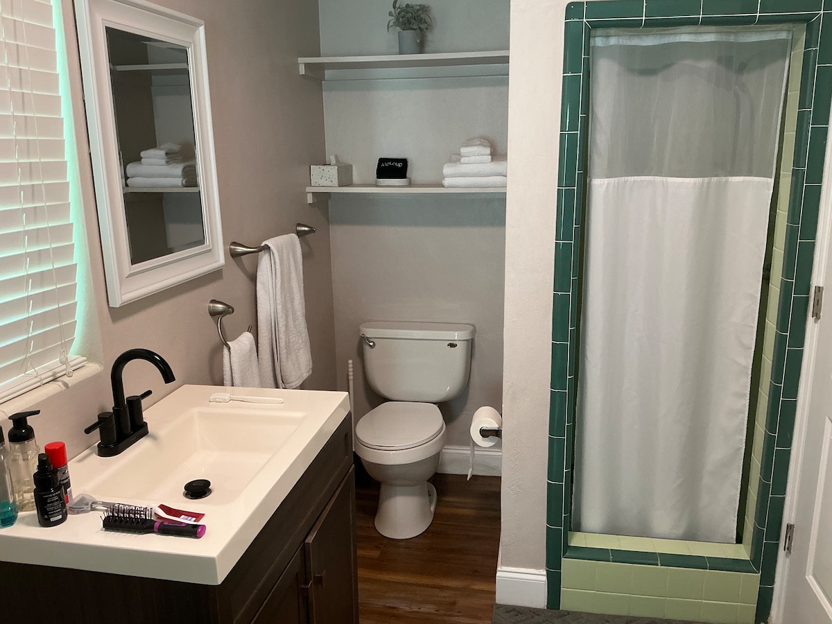 Full bathroom one