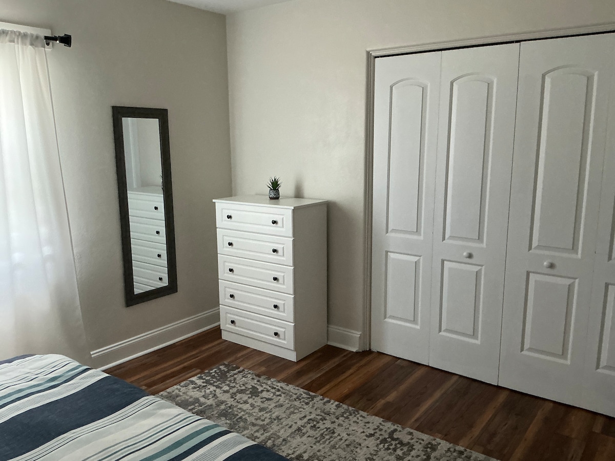 Bedroom one detail